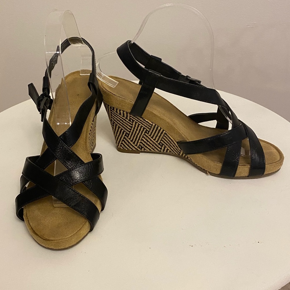 Aerosoles patterned basket weave wedge sandals 8